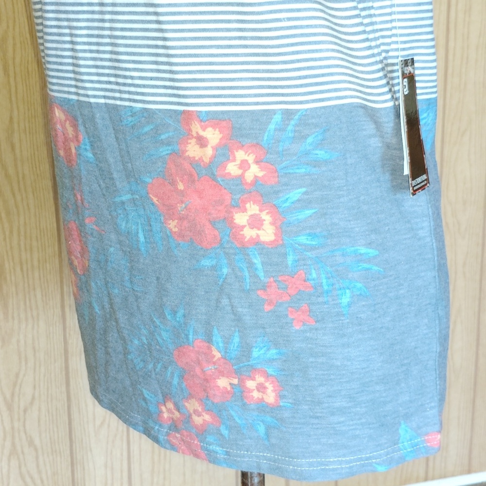 Distortion Tank Top in Color Block, Floral print, and Stripes Cotton Poly Blend - Picture 9 of 16